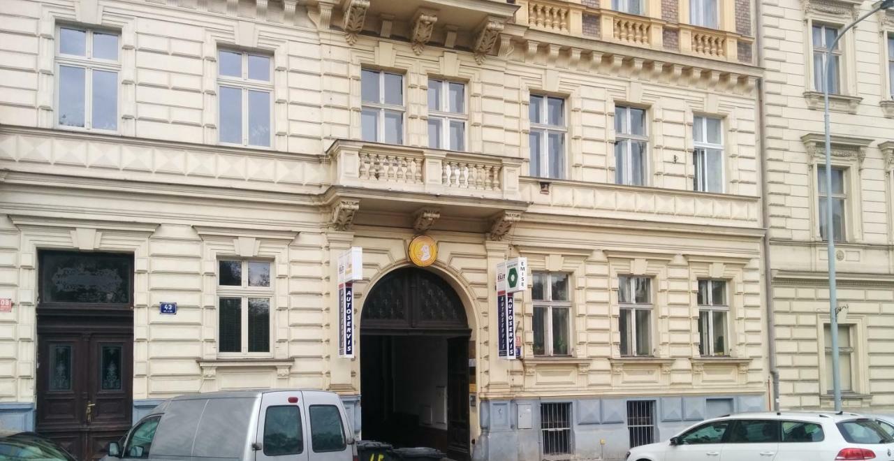 Quiet Courtyard Apartment Praag Buitenkant foto
