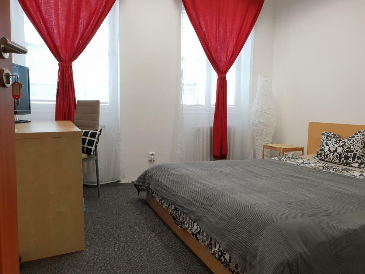 Quiet Courtyard Apartment Praag Buitenkant foto